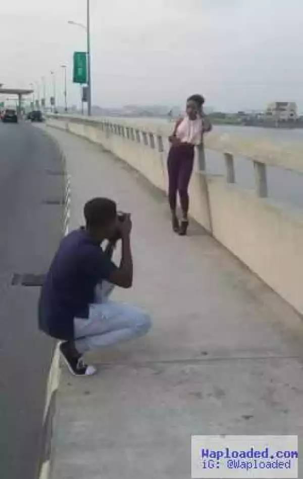 Aww, see what the breeze did to this lady having a photoshoot on Lekki toll bridge (photos)